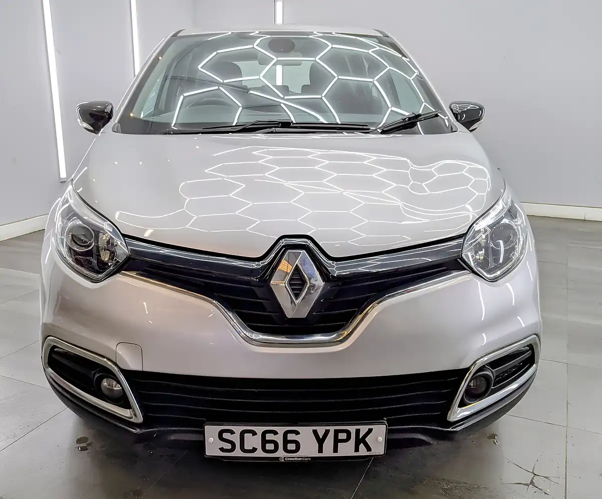 Used 2017 Renault Captur Dynamique Nav Silver - Interior and Exterior details 4