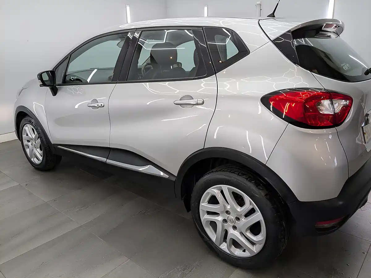 Used 2017 Renault Captur Dynamique Nav Silver - Interior and Exterior details 6