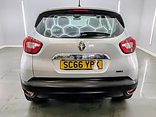 Used 2017 Renault Captur Dynamique Nav Silver - Interior and Exterior details 7