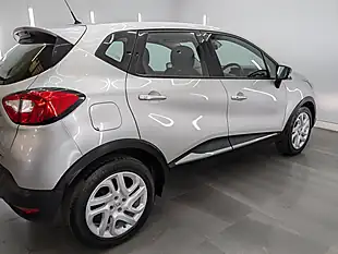 Used 2017 Renault Captur Dynamique Nav Silver - Interior and Exterior details 8