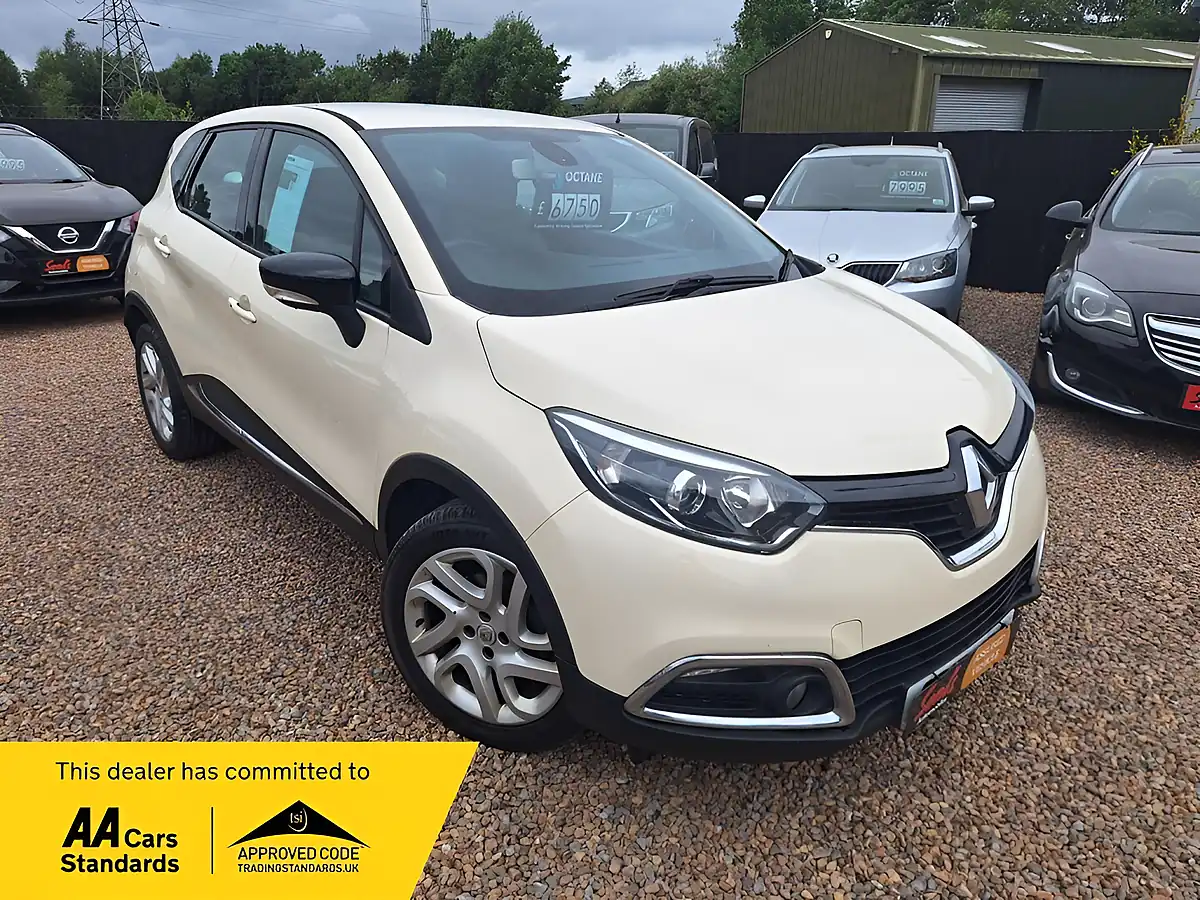 Used 2017 Renault Captur Dynamique Nav White - Front View