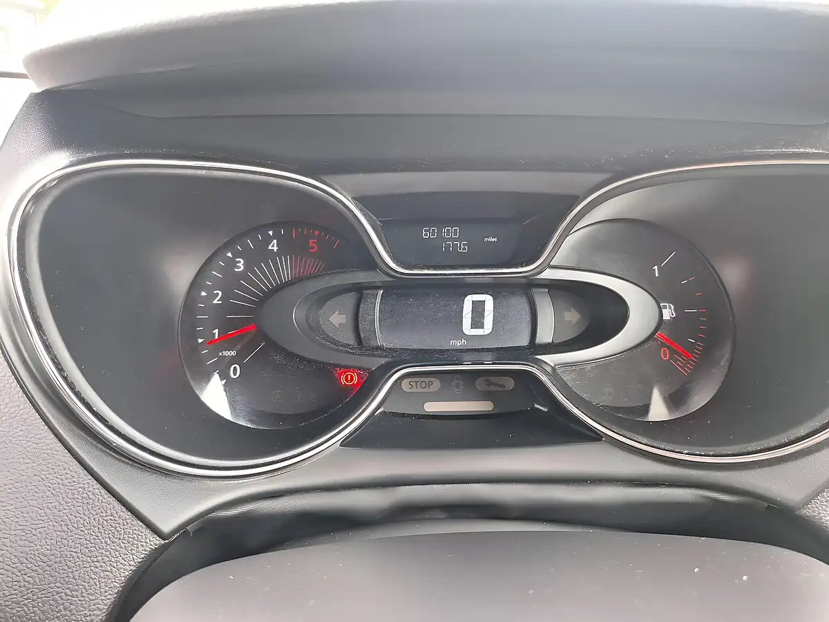 Used 2017 Renault Captur Dynamique Nav White - Interior and Exterior details 12