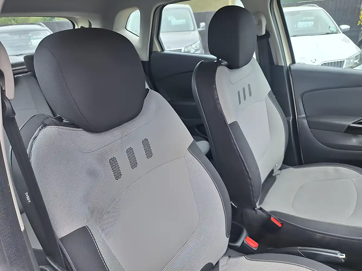 Used 2017 Renault Captur Dynamique Nav White - Interior and Exterior details 14