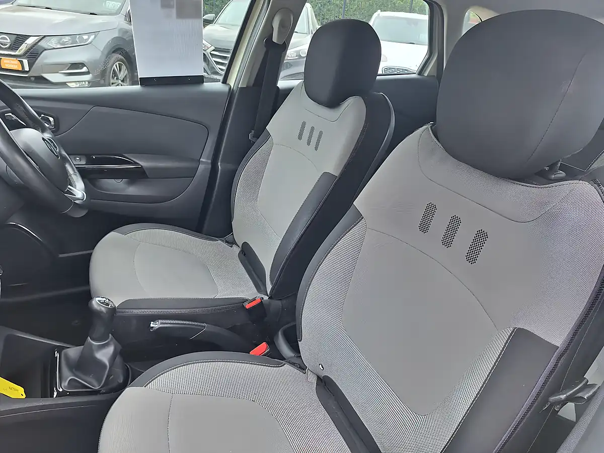 Used 2017 Renault Captur Dynamique Nav White - Interior and Exterior details 15