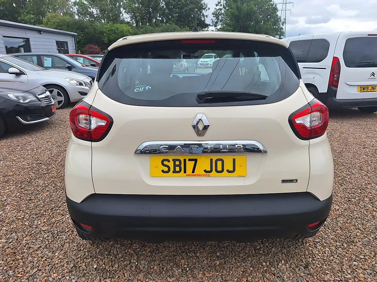 Used 2017 Renault Captur Dynamique Nav White - Interior and Exterior details 19