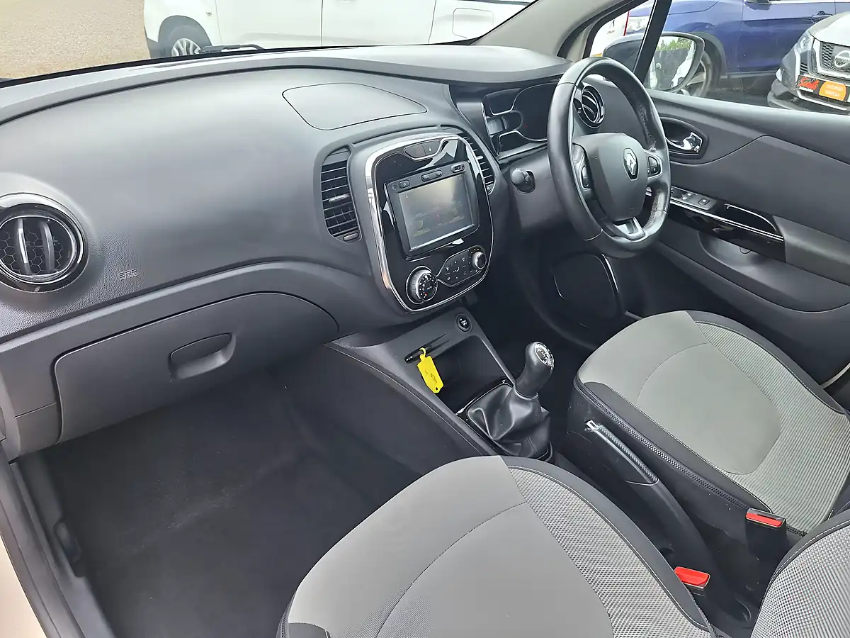 Used 2017 Renault Captur Dynamique Nav White - Interior and Exterior details 2