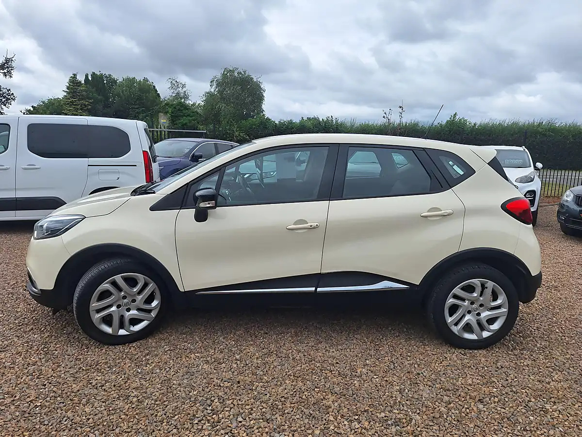 Used 2017 Renault Captur Dynamique Nav White - Interior and Exterior details 6
