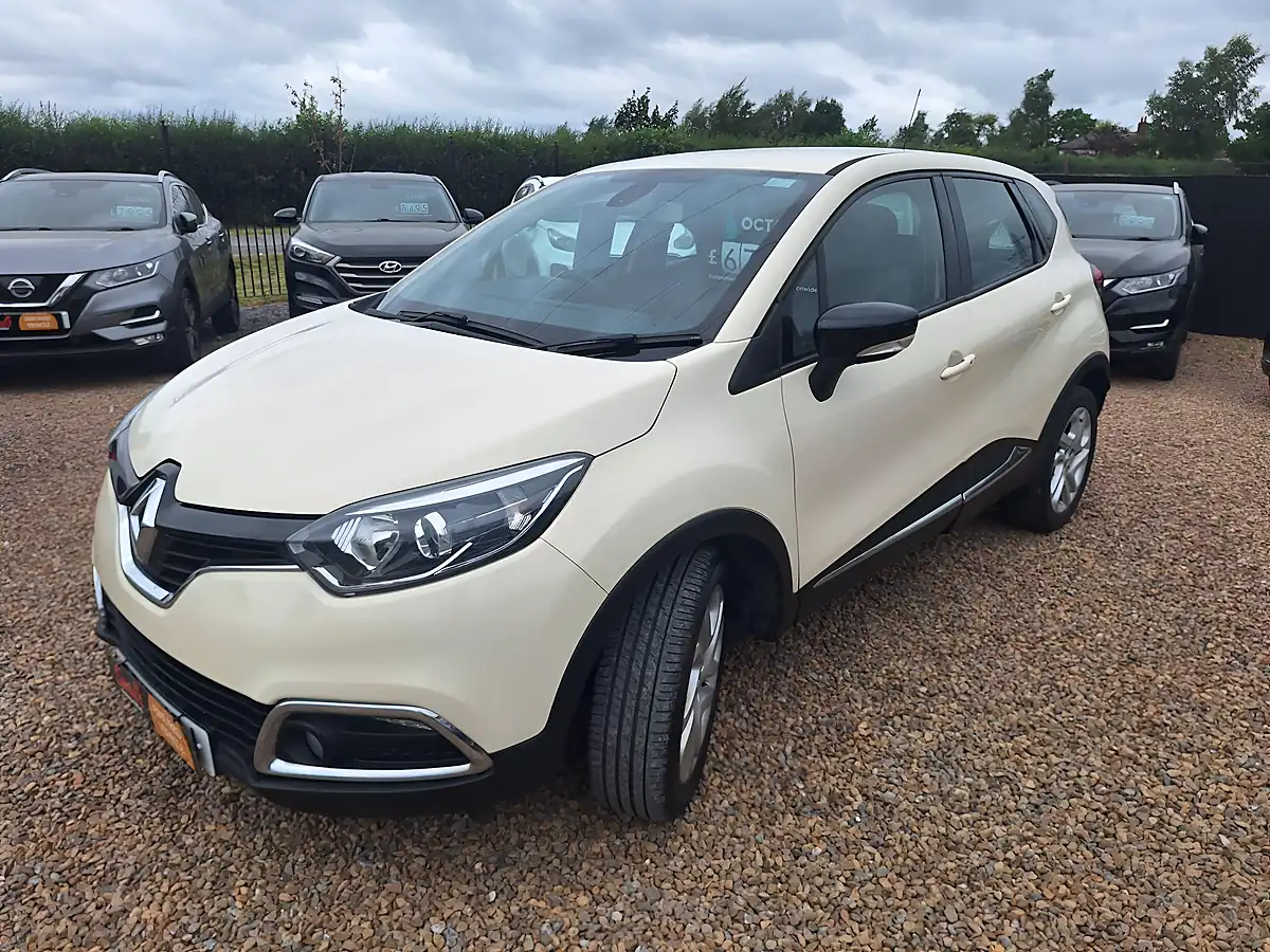 Used 2017 Renault Captur Dynamique Nav White - Interior and Exterior details 9