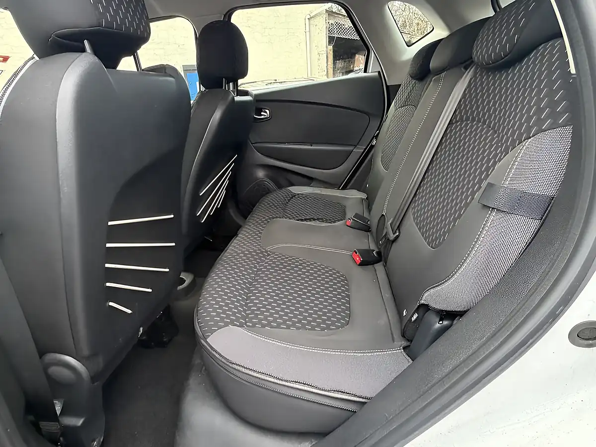Used 2017 Renault Captur Dynamique Nav White - Interior and Exterior details 12