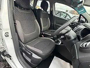 Used 2017 Renault Captur Dynamique Nav White - Interior and Exterior details 13