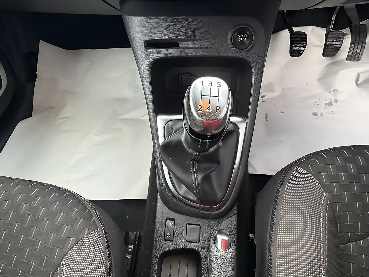 Used 2017 Renault Captur Dynamique Nav White - Interior and Exterior details 17