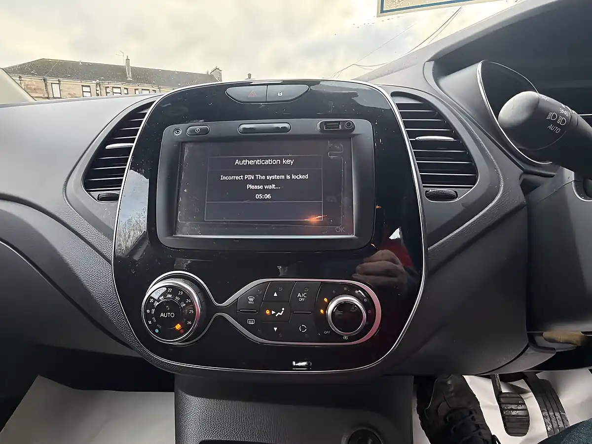 Used 2017 Renault Captur Dynamique Nav White - Interior and Exterior details 18