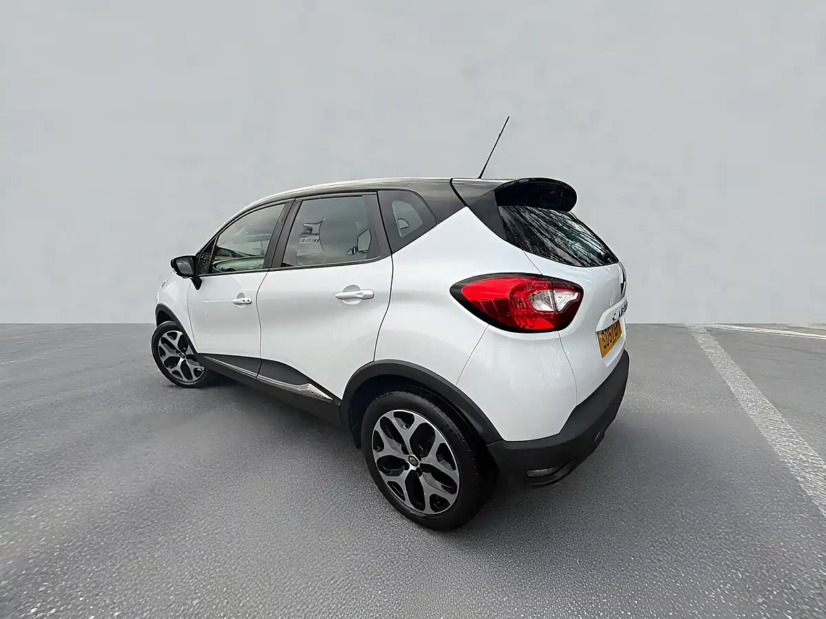 Used 2017 Renault Captur Dynamique Nav White - Interior and Exterior details 3