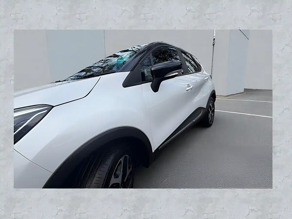 Used 2017 Renault Captur Dynamique Nav White - Interior and Exterior details 4