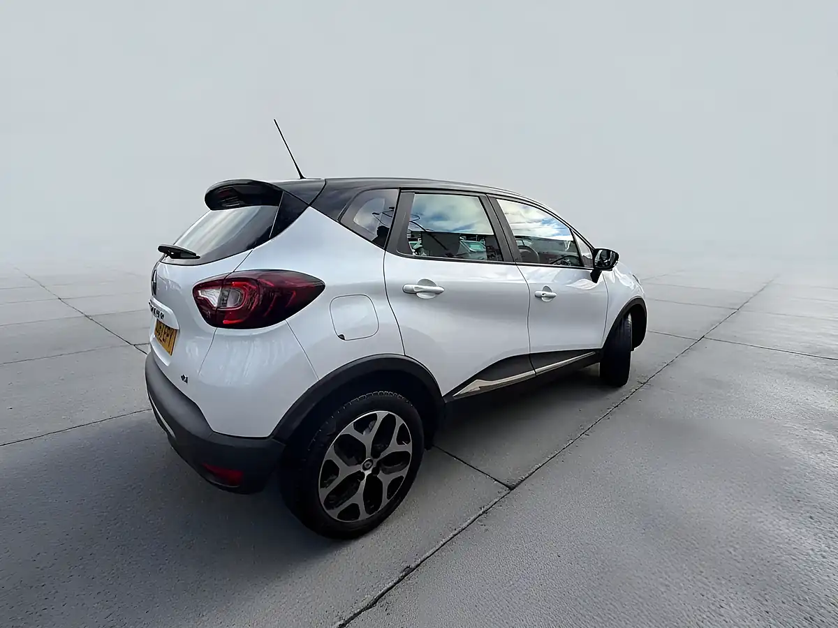 Used 2017 Renault Captur Dynamique Nav White - Interior and Exterior details 5