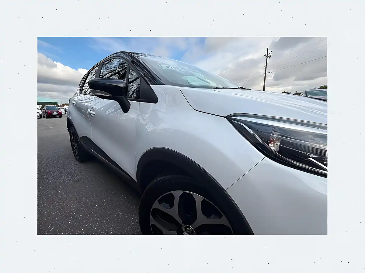 Used 2017 Renault Captur Dynamique Nav White - Interior and Exterior details 7