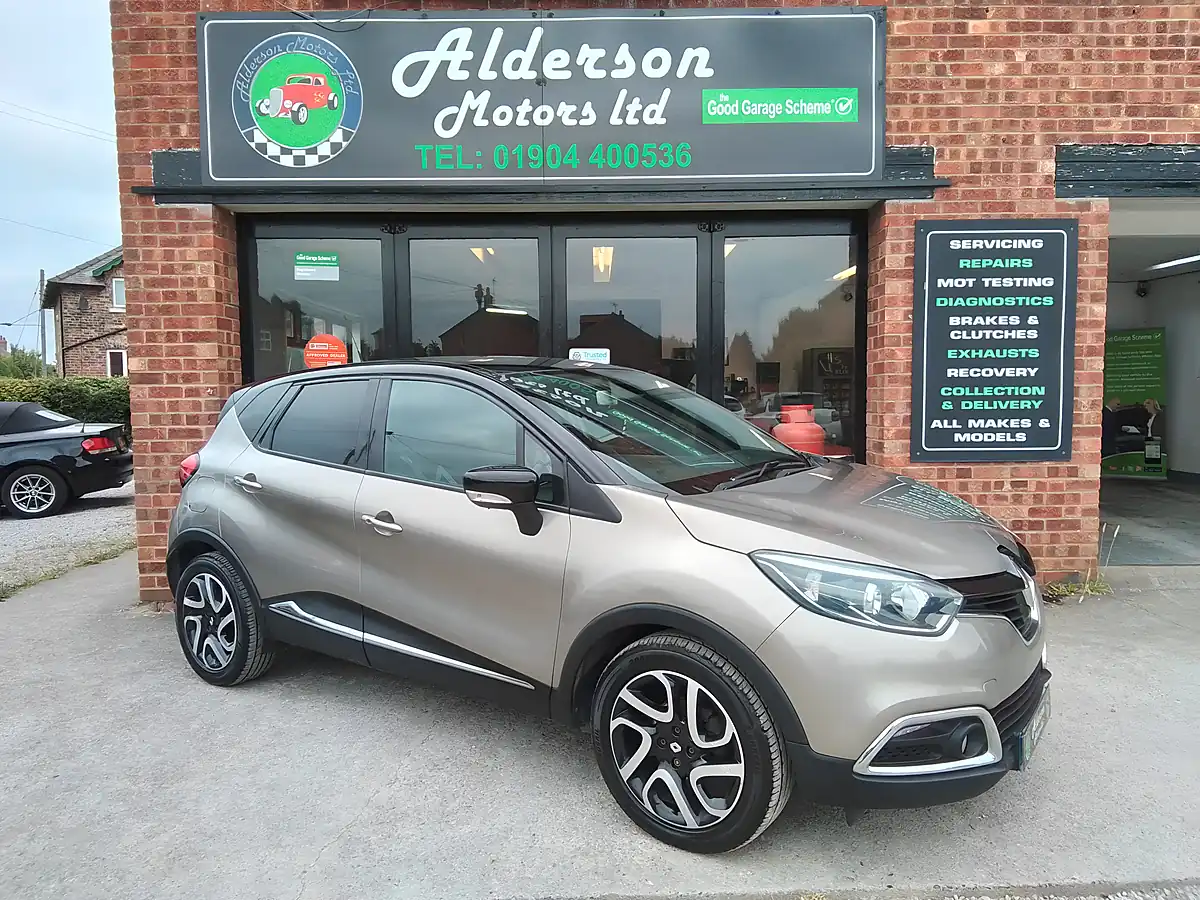 Used 2017 Renault Captur Dynamique S Medianav Beige - Front View