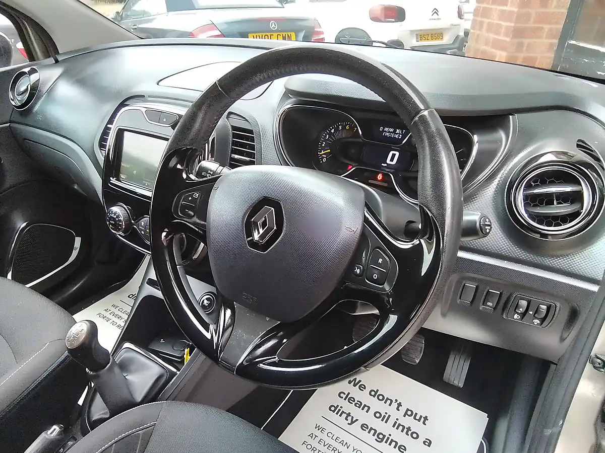 Used 2017 Renault Captur Dynamique S Medianav Beige - Interior and Exterior details 11