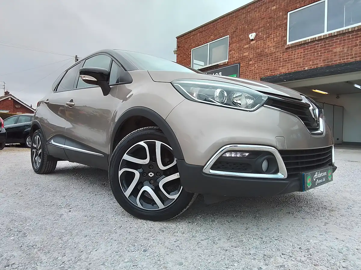 Used 2017 Renault Captur Dynamique S Medianav Beige - Interior and Exterior details 7