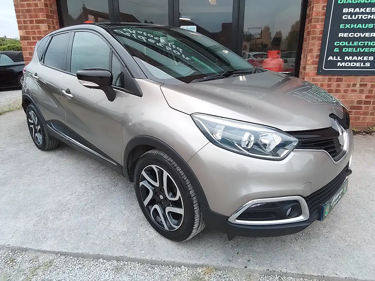 Used 2017 Renault Captur Dynamique S Medianav Beige - Interior and Exterior details 8