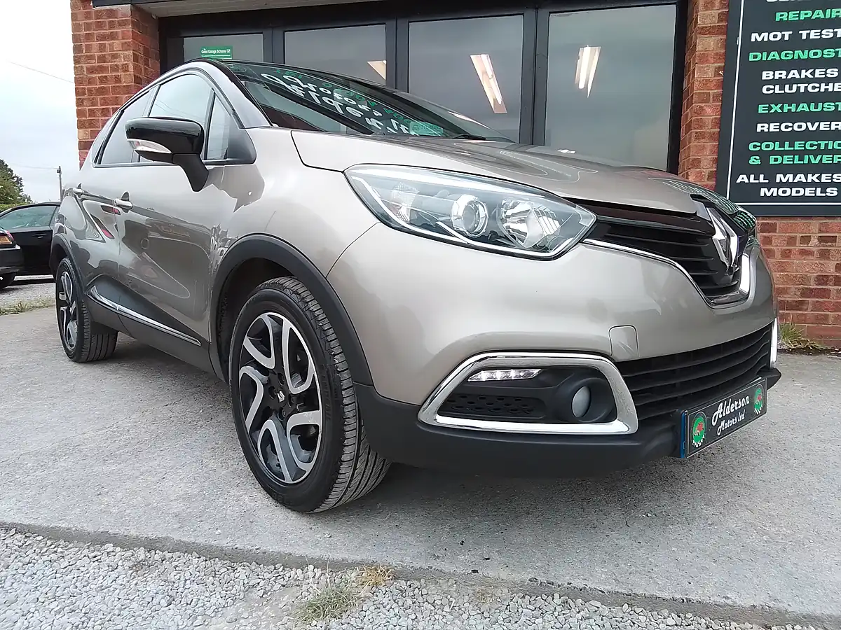 Used 2017 Renault Captur Dynamique S Medianav Beige - Interior and Exterior details 9