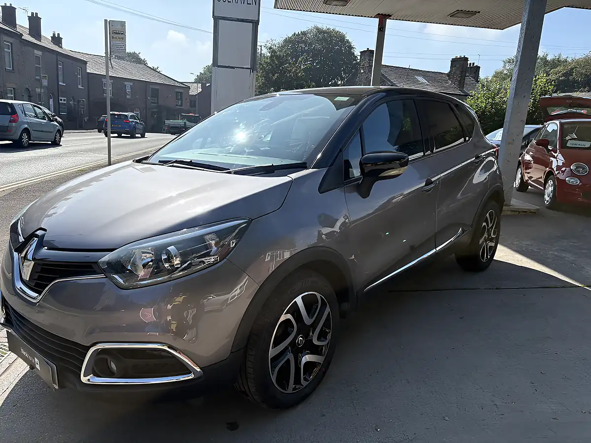 Used 2017 Renault Captur Dynamique S Nav Black - Interior and Exterior details 3