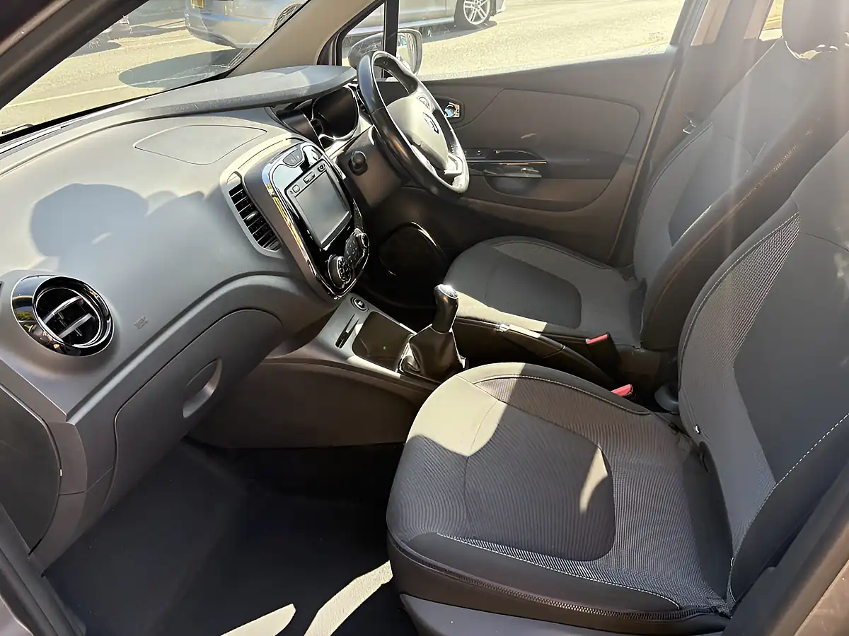 Used 2017 Renault Captur Dynamique S Nav Black - Interior and Exterior details 4