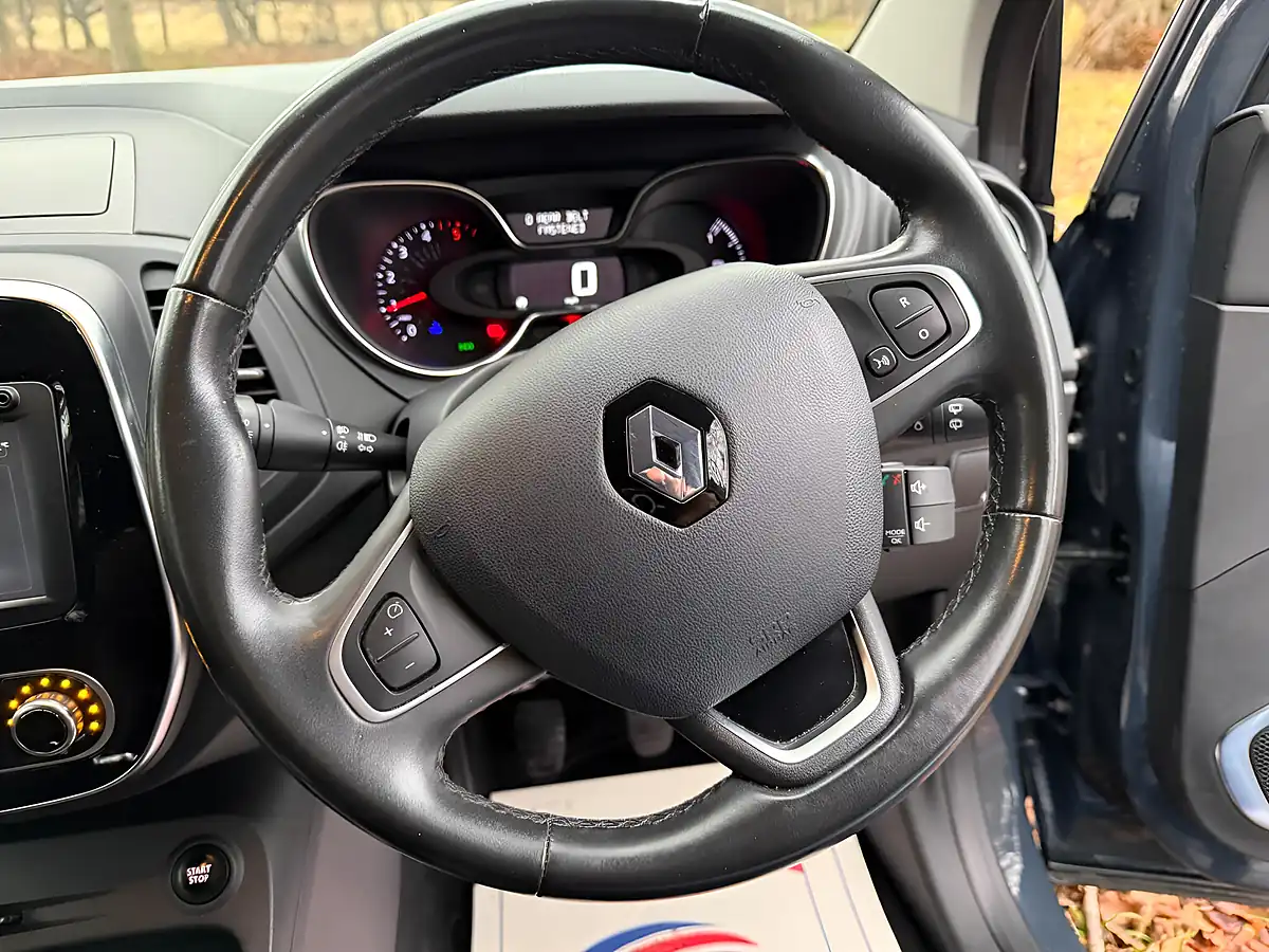 Used 2017 Renault Captur Dynamique S Nav Blue - Interior and Exterior details 13