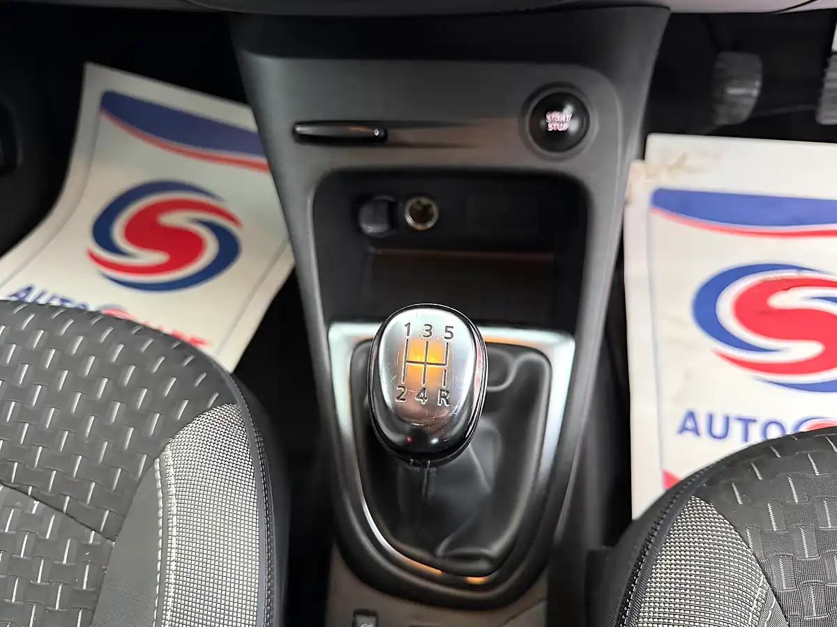 Used 2017 Renault Captur Dynamique S Nav Blue - Interior and Exterior details 16