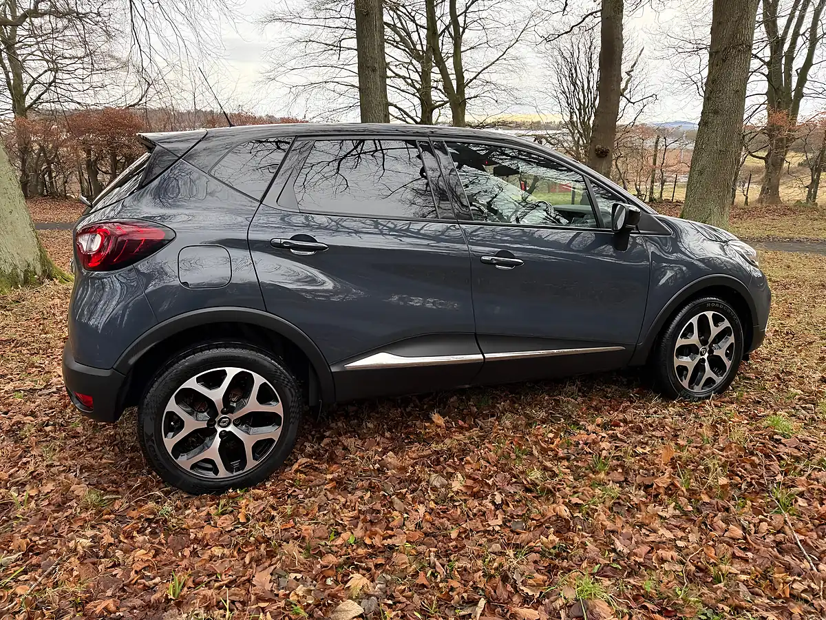 Used 2017 Renault Captur Dynamique S Nav Blue - Interior and Exterior details 4