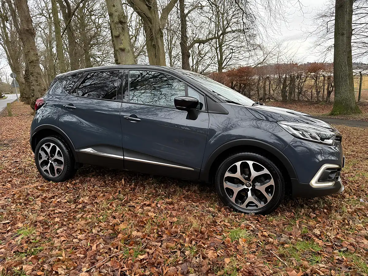 Used 2017 Renault Captur Dynamique S Nav Blue - Interior and Exterior details 5