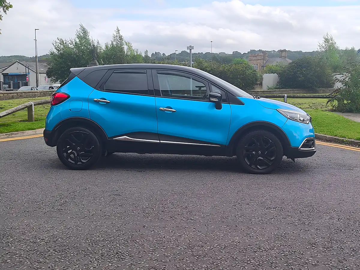 Used 2017 Renault Captur Dynamique S Nav Blue - Interior and Exterior details 11