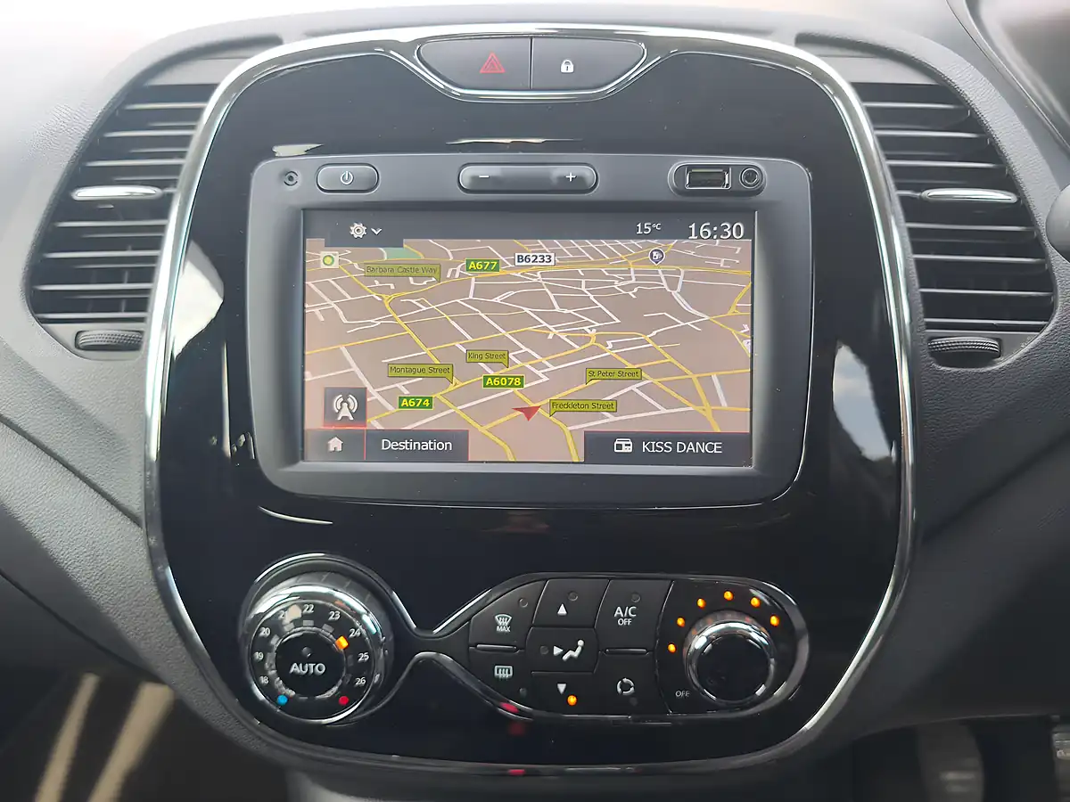 Used 2017 Renault Captur Dynamique S Nav Blue - Interior and Exterior details 16