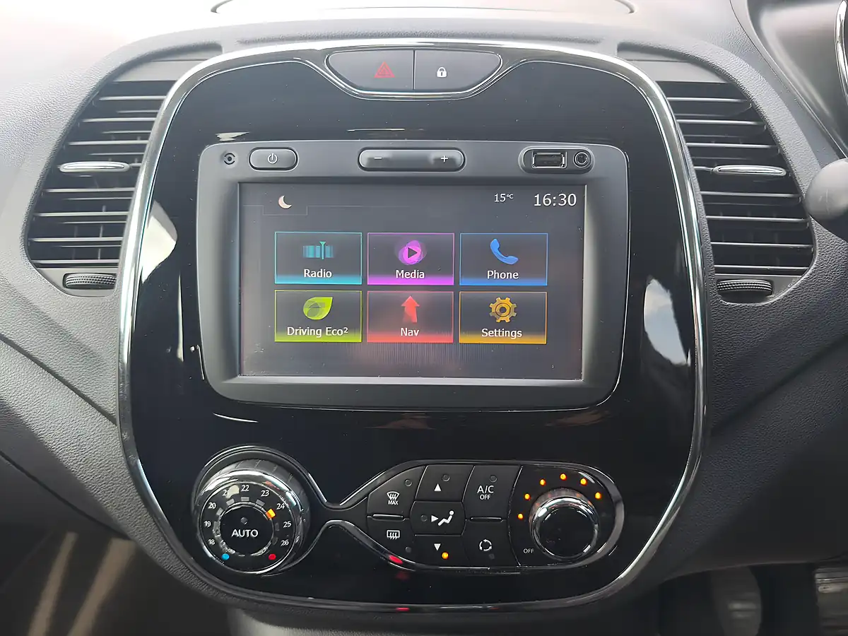 Used 2017 Renault Captur Dynamique S Nav Blue - Interior and Exterior details 20