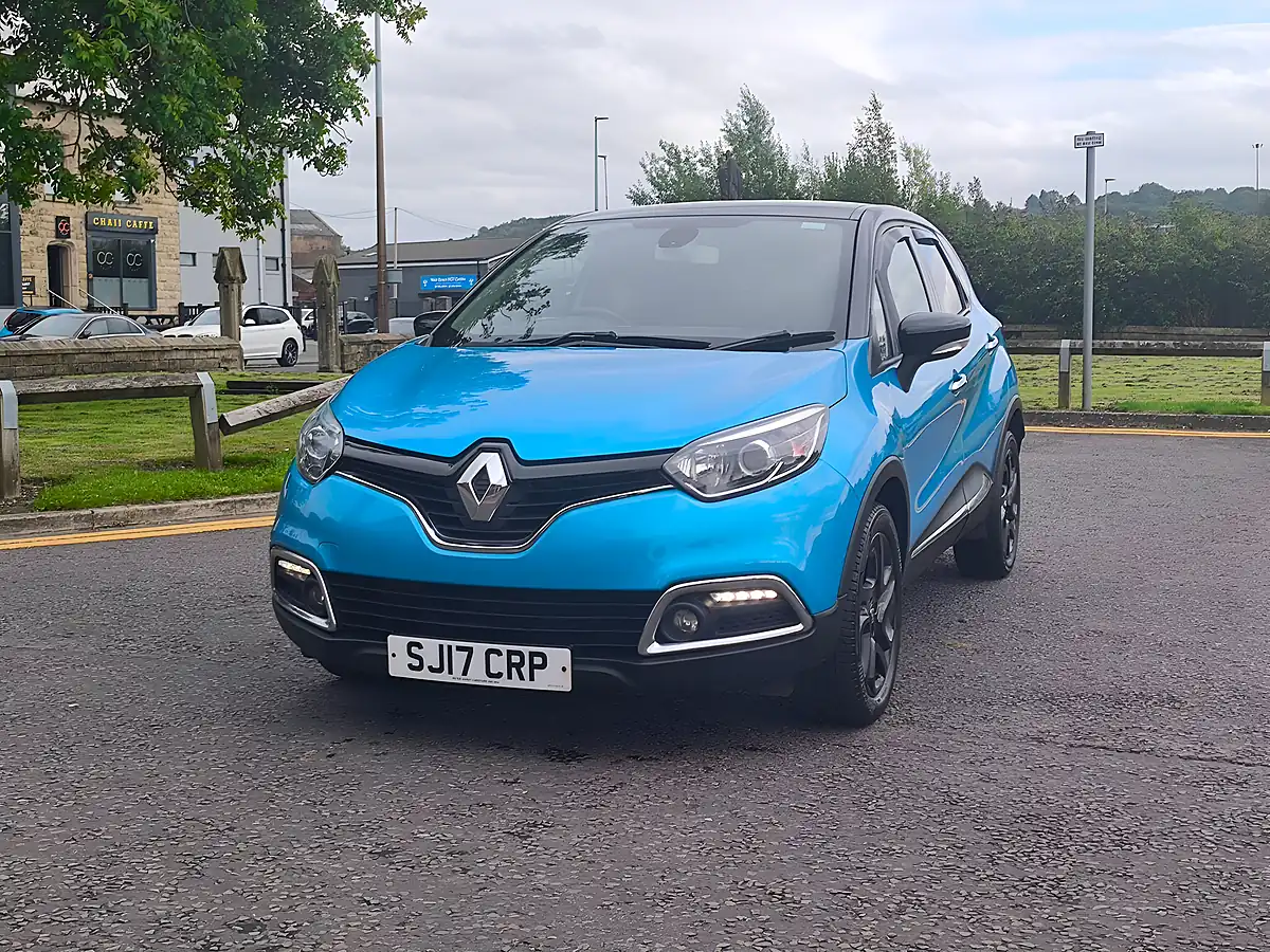 Used 2017 Renault Captur Dynamique S Nav Blue - Interior and Exterior details 5