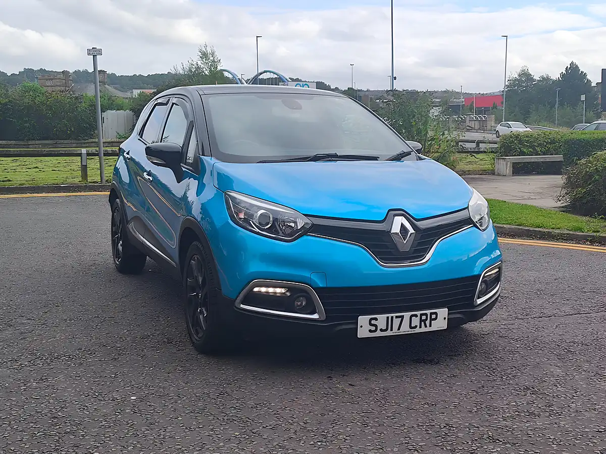 Used 2017 Renault Captur Dynamique S Nav Blue - Interior and Exterior details 7