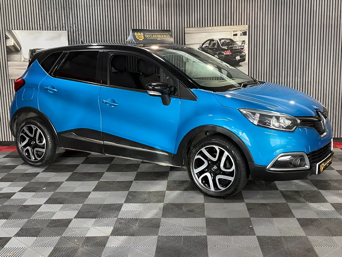 Used 2017 Renault Captur Dynamique S Nav Blue - Front View
