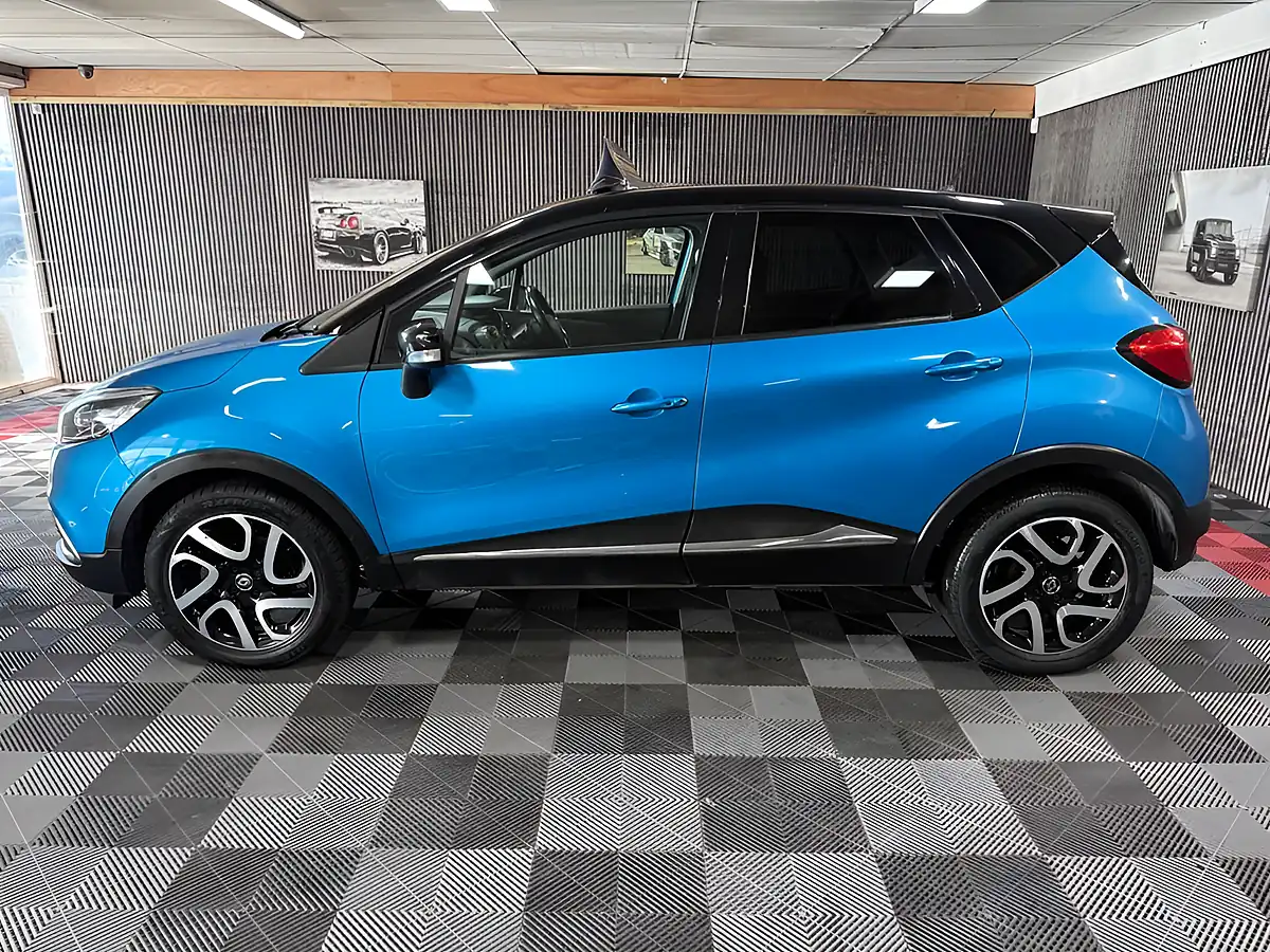 Used 2017 Renault Captur Dynamique S Nav Blue - Interior and Exterior details 5