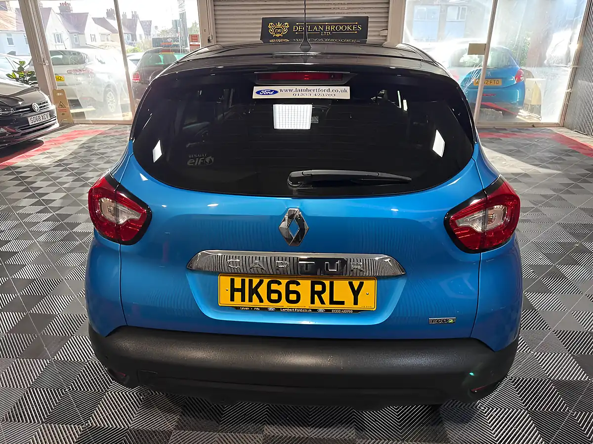 Used 2017 Renault Captur Dynamique S Nav Blue - Interior and Exterior details 7