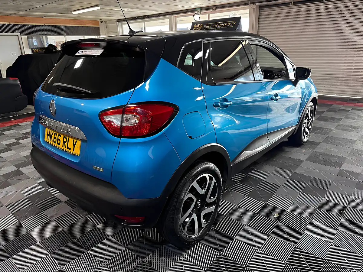 Used 2017 Renault Captur Dynamique S Nav Blue - Interior and Exterior details 8