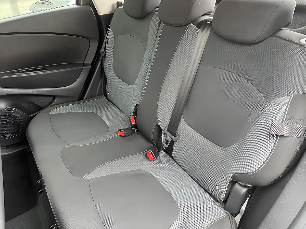 Used 2017 Renault Captur Dynamique S Nav Grey - Interior and Exterior details 16