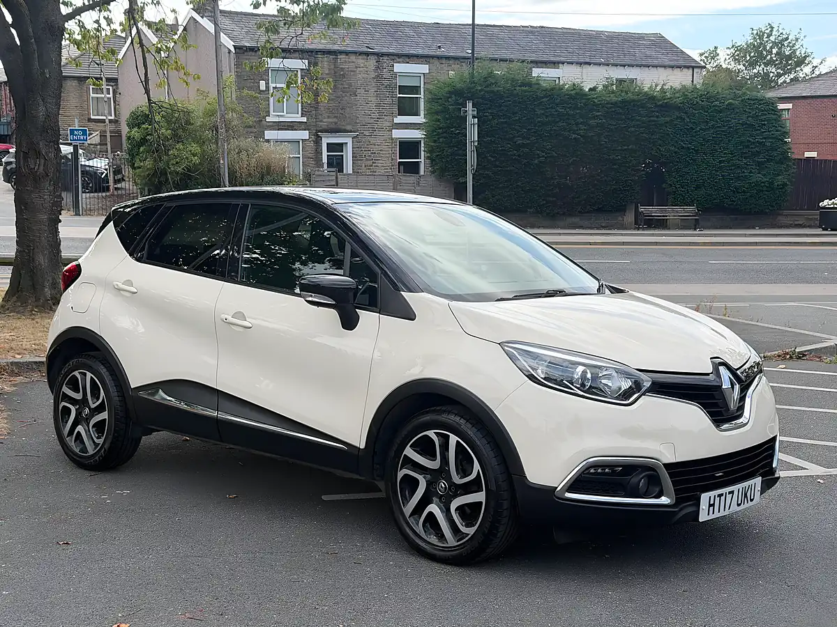 Used 2017 Renault Captur Dynamique S Nav Metallic Red - Front View