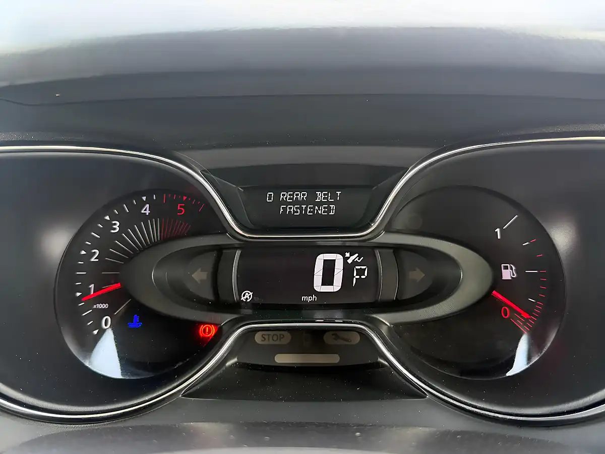 Used 2017 Renault Captur Dynamique S Nav Metallic Red - Interior and Exterior details 11