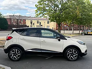 Used 2017 Renault Captur Dynamique S Nav Metallic Red - Interior and Exterior details 6