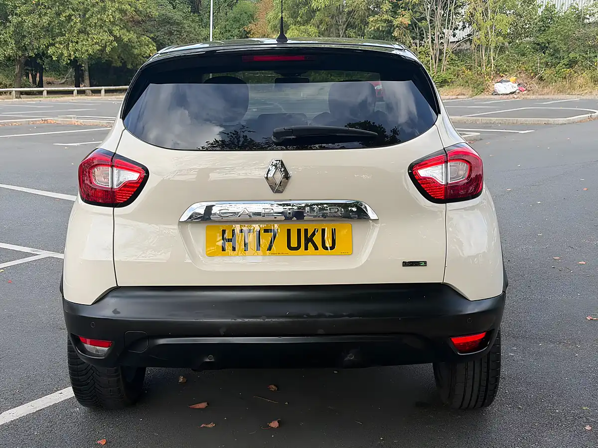 Used 2017 Renault Captur Dynamique S Nav Metallic Red - Interior and Exterior details 8