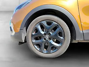 Used 2017 Renault Captur Dynamique S Nav Orange - Interior and Exterior details 11
