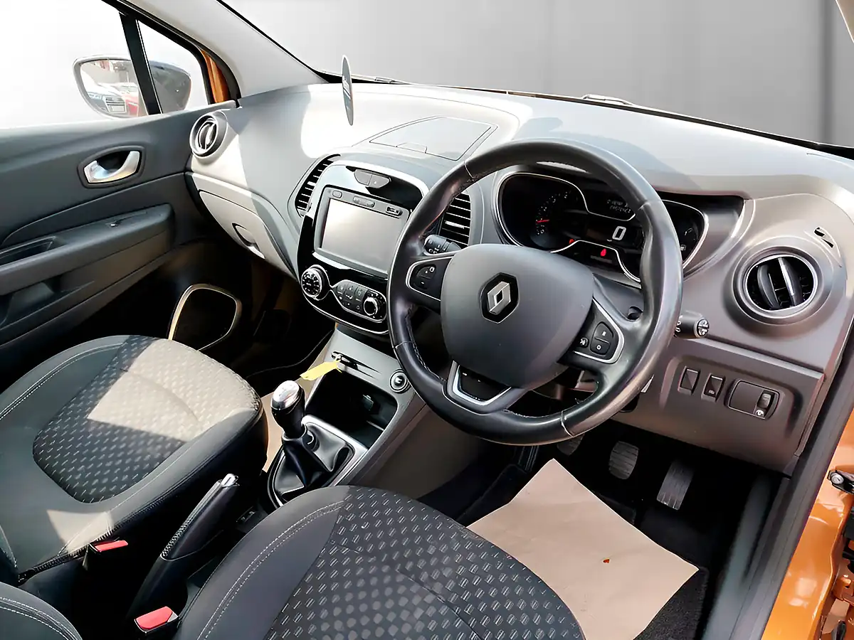 Used 2017 Renault Captur Dynamique S Nav Orange - Interior and Exterior details 13
