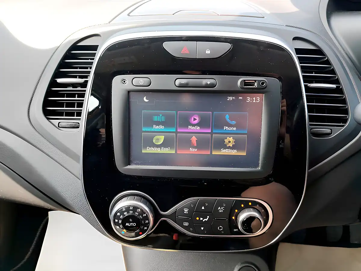 Used 2017 Renault Captur Dynamique S Nav Orange - Interior and Exterior details 14
