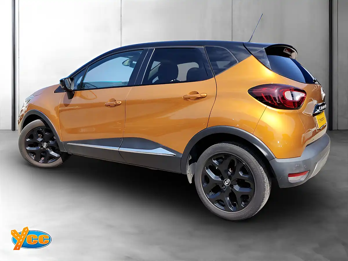 Used 2017 Renault Captur Dynamique S Nav Orange - Interior and Exterior details 5