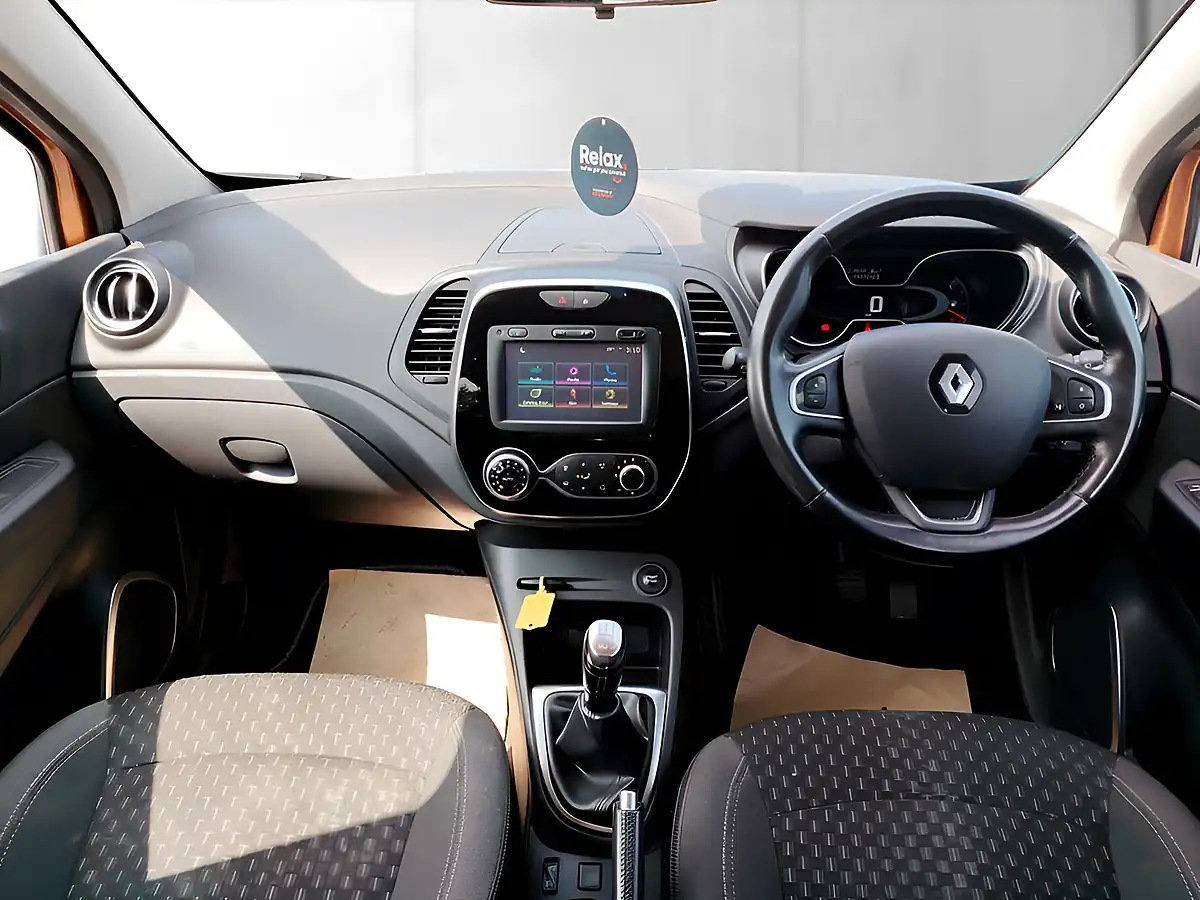 Used 2017 Renault Captur Dynamique S Nav Orange - Interior and Exterior details 9